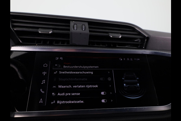 Audi Q3 45 TFSI e S edition 245pk | Navigatie | Stoelverwarming | 19 inch lichtmetalen velgen | 3 spaak afgevlakt stuurwiel