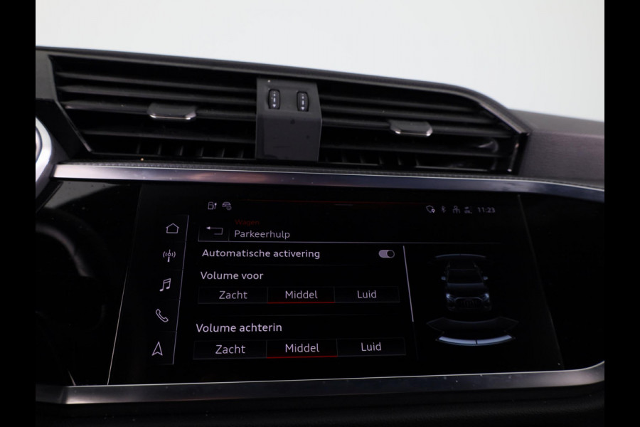 Audi Q3 45 TFSI e S edition 245pk | Navigatie | Stoelverwarming | 19 inch lichtmetalen velgen | 3 spaak afgevlakt stuurwiel