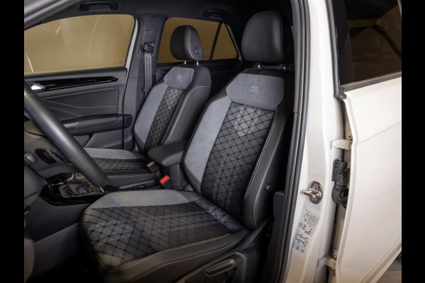 Volkswagen T-Roc 1.5 TSI R-Line Blackstyle / 150pk / Stoel en stuur verwarming / Achteruitrij camera / Keyless /
