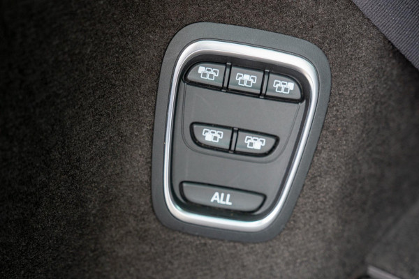 Renault Espace 1.8 TCe Initiale Paris 7 persoons|Prijs rijklaar incl. 12 mnd garantie|Trekhaak NAV PDC Camera Leder Pano LMV