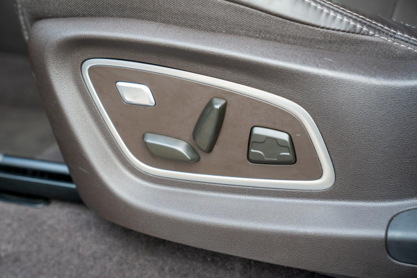 Renault Espace 1.8 TCe Initiale Paris 7 persoons|Prijs rijklaar incl. 12 mnd garantie|Trekhaak NAV PDC Camera Leder Pano LMV