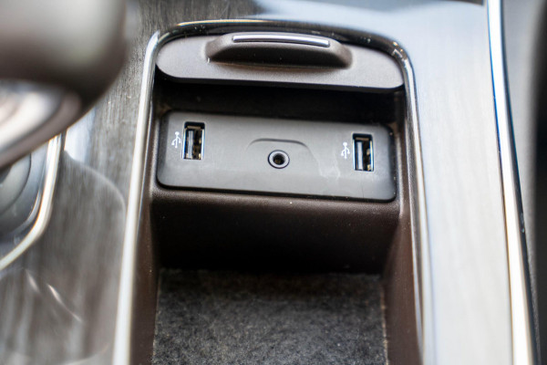 Renault Espace 1.8 TCe Initiale Paris 7 persoons|Prijs rijklaar incl. 12 mnd garantie|Trekhaak NAV PDC Camera Leder Pano LMV