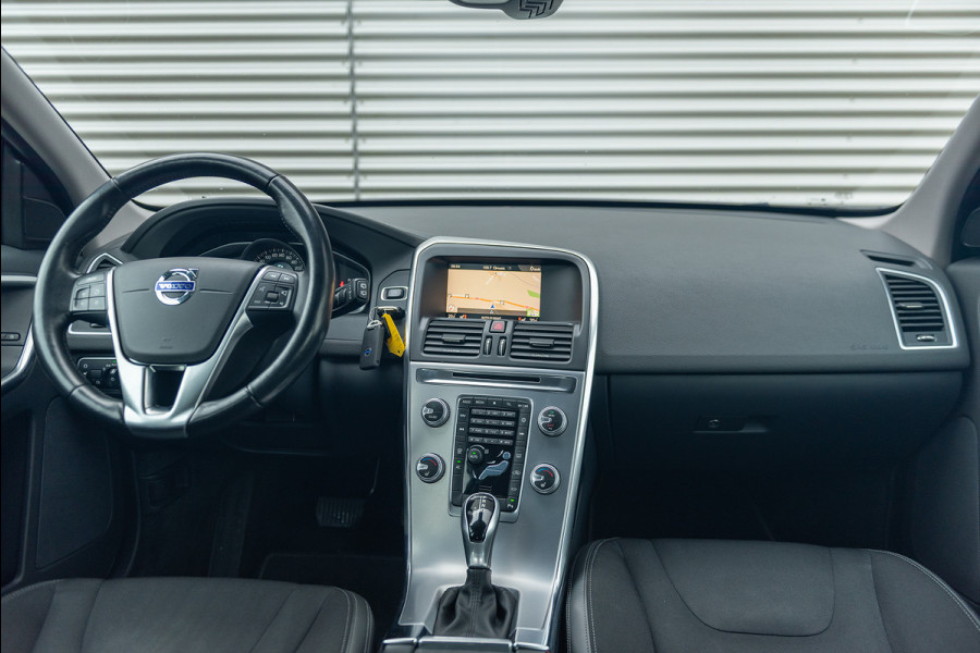 Volvo XC60 D4 Aut. Navigatie Trekhaak Parkeercamera Stoelverwarming 190pk