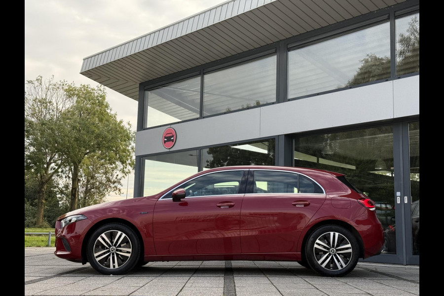 Mercedes-Benz A-Klasse 250e Aut. Hybrid Sol. Luxury | Navi | Camera | Leder | Sfeer Verlichting |