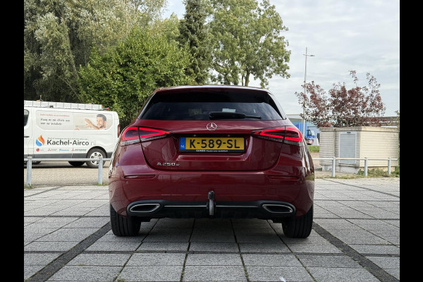 Mercedes-Benz A-Klasse 250e Aut. Hybrid Sol. Luxury | Navi | Camera | Leder | Sfeer Verlichting |
