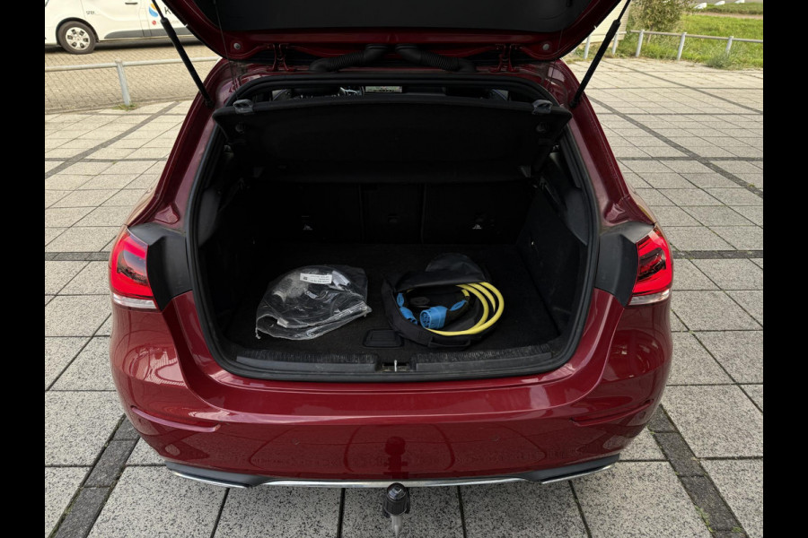 Mercedes-Benz A-Klasse 250e Aut. Hybrid Sol. Luxury | Navi | Camera | Leder | Sfeer Verlichting |