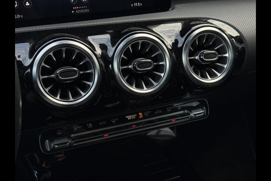 Mercedes-Benz A-Klasse 250e Aut. Hybrid Sol. Luxury | Navi | Camera | Leder | Sfeer Verlichting |