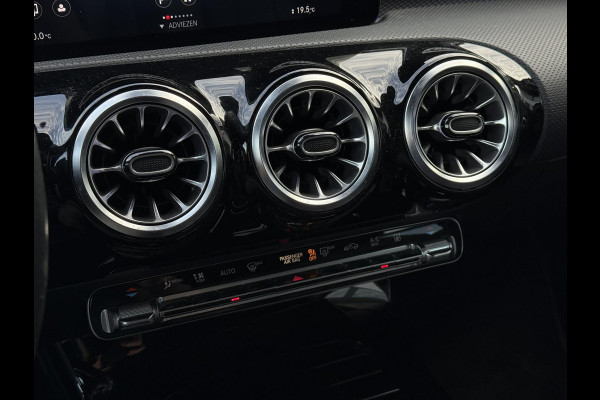 Mercedes-Benz A-Klasse 250e Aut. Hybrid Sol. Luxury | Navi | Camera | Leder | Sfeer Verlichting |