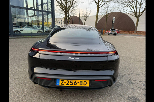 Porsche Taycan Performance 84 kWh VAN: 68.900,- VOOR: 64.440,- UW EINDEJAARSVOORDEEL: 4.460,- EURO | ADAPT. CRUISE | DODE HOEK HERKENNING | SPORTCHRONO | HEAD UP | WARMTEPOMP | DIRECT LEVERBAAR NET PORSCHE ONDERHOUD GEHAD |