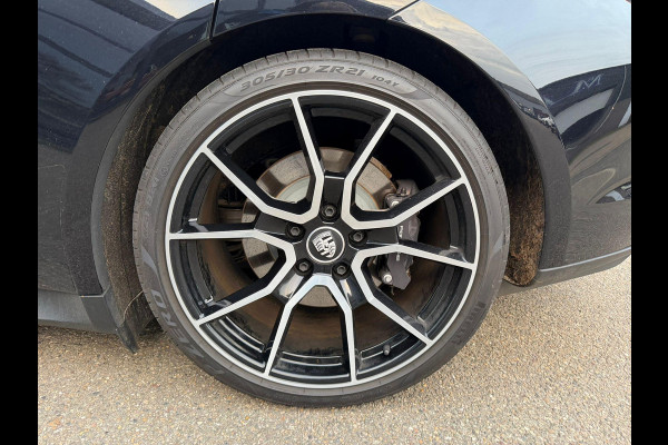 Porsche Taycan Performance 84 kWh VAN: 68.900,- VOOR: 64.440,- UW EINDEJAARSVOORDEEL: 4.460,- EURO | ADAPT. CRUISE | DODE HOEK HERKENNING | SPORTCHRONO | HEAD UP | WARMTEPOMP | DIRECT LEVERBAAR NET PORSCHE ONDERHOUD GEHAD |