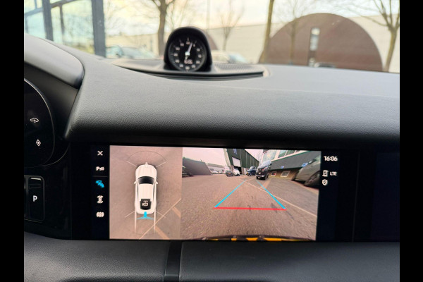 Porsche Taycan Performance 84 kWh VAN: 68.900,- VOOR: 64.440,- UW EINDEJAARSVOORDEEL: 4.460,- EURO | ADAPT. CRUISE | DODE HOEK HERKENNING | SPORTCHRONO | HEAD UP | WARMTEPOMP | DIRECT LEVERBAAR NET PORSCHE ONDERHOUD GEHAD |