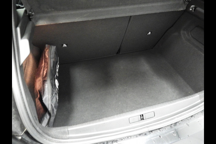 Peugeot e-208 EV Active Pack 50 kWh NAVI/CLIMA/CRUISE/LED/16"LMV!