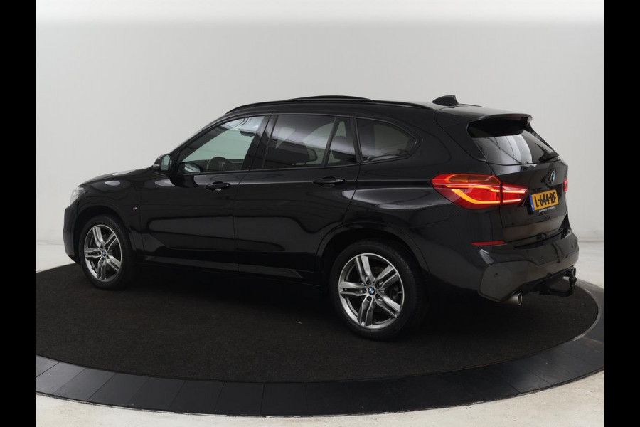 BMW X1 sDrive20i M Sport | Panoramadak | Stoelverwarming | Trekhaak | Head-Up | Harman/Kardon | Carplay | Camera | Sportstoelen | Full LED | Navigatie | Climate control