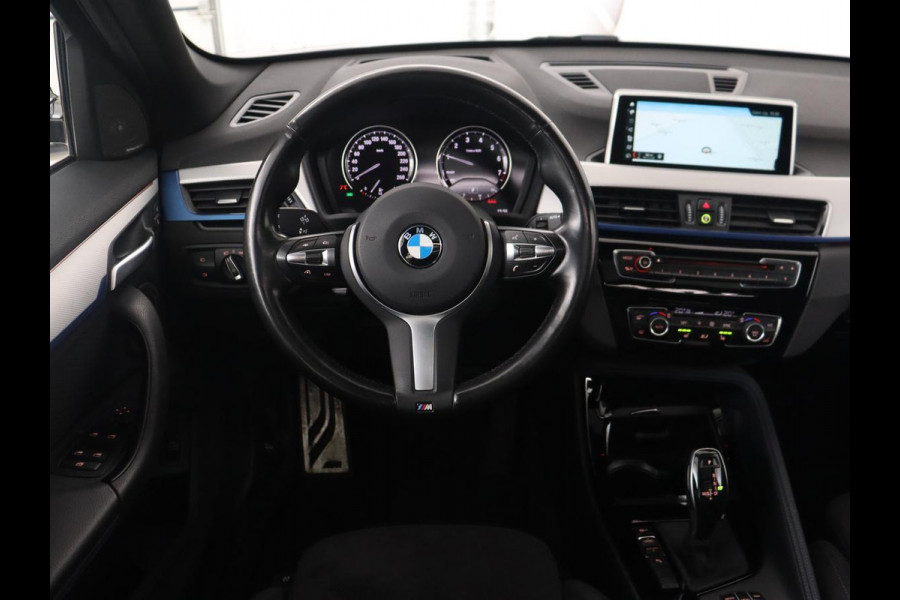 BMW X1 sDrive20i M Sport | Panoramadak | Stoelverwarming | Trekhaak | Head-Up | Harman/Kardon | Carplay | Camera | Sportstoelen | Full LED | Navigatie | Climate control