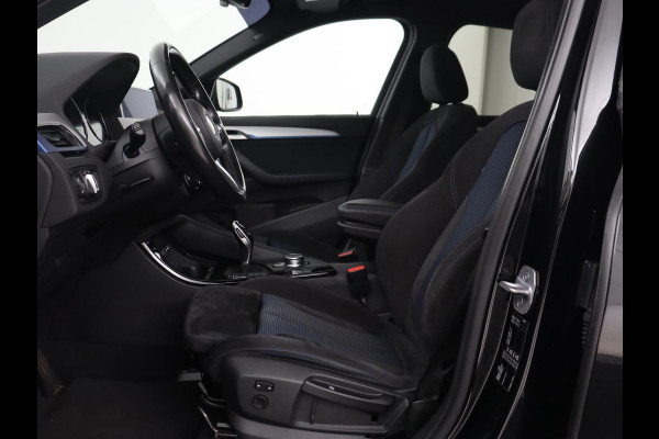 BMW X1 sDrive20i M Sport | Panoramadak | Stoelverwarming | Trekhaak | Head-Up | Harman/Kardon | Carplay | Camera | Sportstoelen | Full LED | Navigatie | Climate control