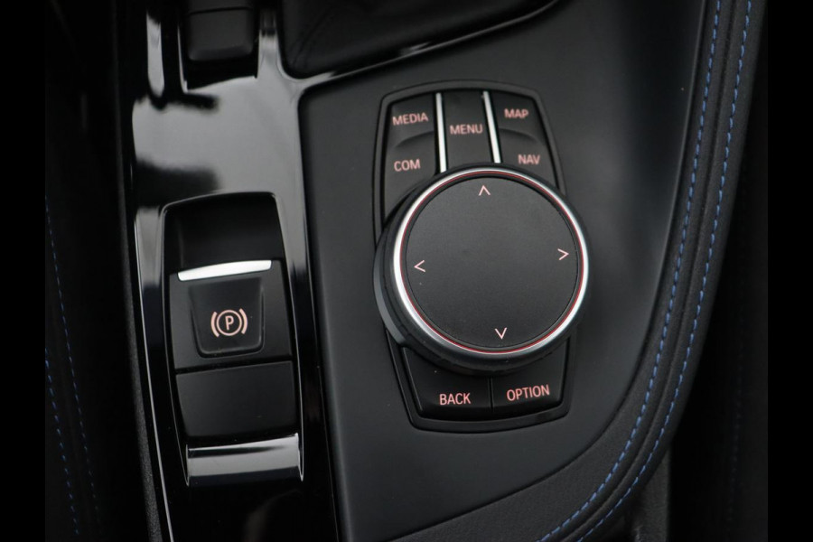 BMW X1 sDrive20i M Sport | Panoramadak | Stoelverwarming | Trekhaak | Head-Up | Harman/Kardon | Carplay | Camera | Sportstoelen | Full LED | Navigatie | Climate control