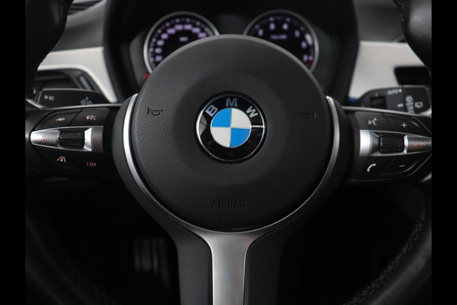 BMW X1 sDrive20i M Sport | Panoramadak | Stoelverwarming | Trekhaak | Head-Up | Harman/Kardon | Carplay | Camera | Sportstoelen | Full LED | Navigatie | Climate control