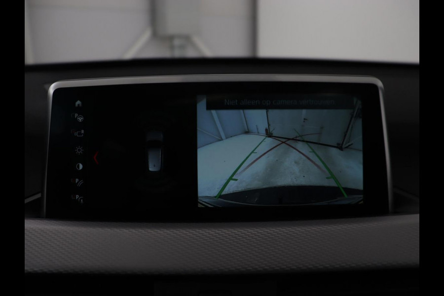 BMW X1 sDrive20i M Sport | Panoramadak | Stoelverwarming | Trekhaak | Head-Up | Harman/Kardon | Carplay | Camera | Sportstoelen | Full LED | Navigatie | Climate control