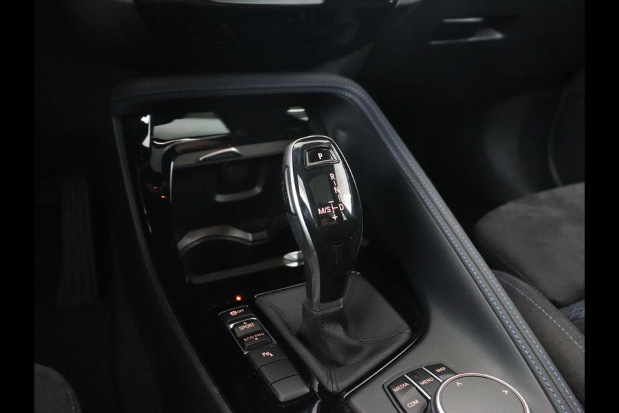 BMW X1 sDrive20i M Sport | Panoramadak | Stoelverwarming | Trekhaak | Head-Up | Harman/Kardon | Carplay | Camera | Sportstoelen | Full LED | Navigatie | Climate control