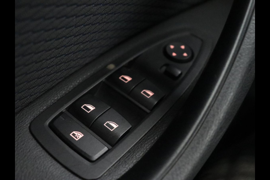 BMW X1 sDrive20i M Sport | Panoramadak | Stoelverwarming | Trekhaak | Head-Up | Harman/Kardon | Carplay | Camera | Sportstoelen | Full LED | Navigatie | Climate control