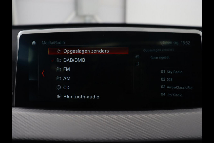 BMW X1 sDrive20i M Sport | Panoramadak | Stoelverwarming | Trekhaak | Head-Up | Harman/Kardon | Carplay | Camera | Sportstoelen | Full LED | Navigatie | Climate control