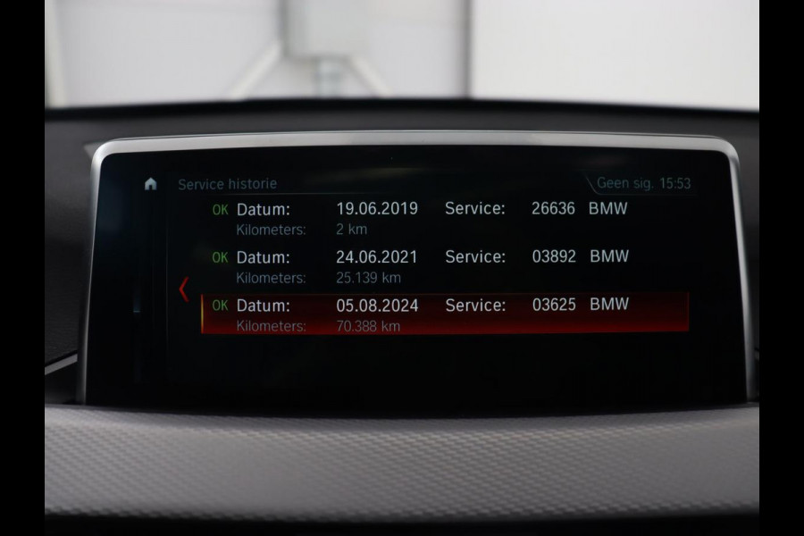 BMW X1 sDrive20i M Sport | Panoramadak | Stoelverwarming | Trekhaak | Head-Up | Harman/Kardon | Carplay | Camera | Sportstoelen | Full LED | Navigatie | Climate control