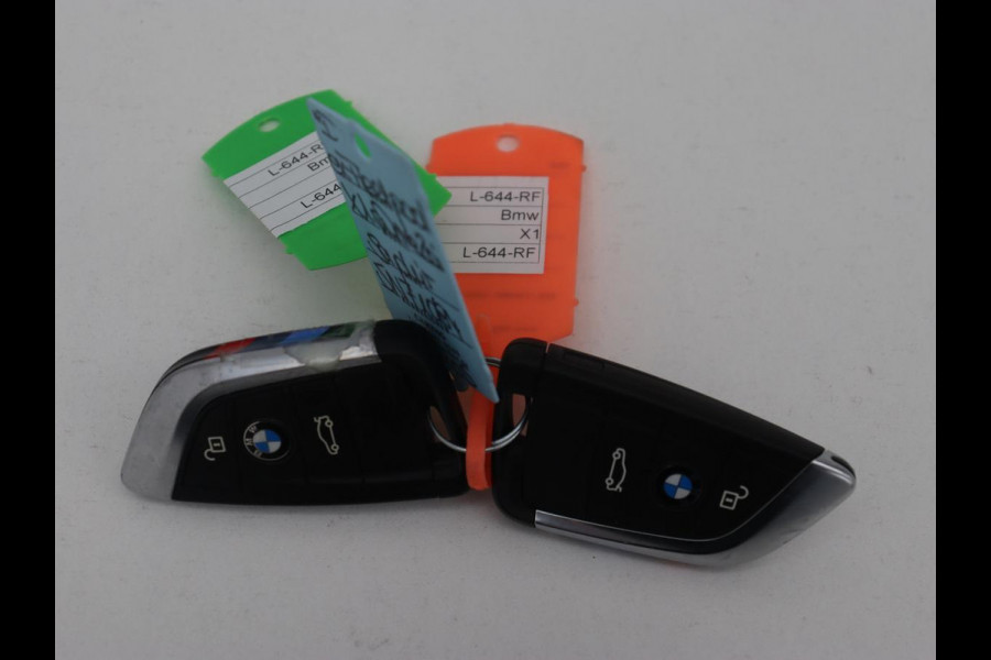 BMW X1 sDrive20i M Sport | Panoramadak | Stoelverwarming | Trekhaak | Head-Up | Harman/Kardon | Carplay | Camera | Sportstoelen | Full LED | Navigatie | Climate control