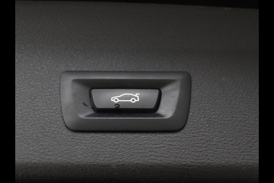 BMW X1 sDrive20i M Sport | Panoramadak | Stoelverwarming | Trekhaak | Head-Up | Harman/Kardon | Carplay | Camera | Sportstoelen | Full LED | Navigatie | Climate control