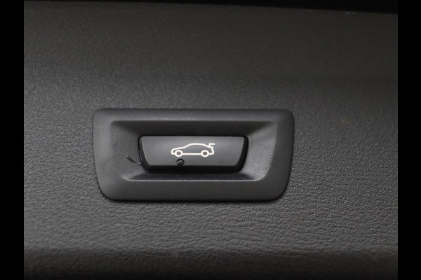 BMW X1 sDrive20i M Sport | Panoramadak | Stoelverwarming | Trekhaak | Head-Up | Harman/Kardon | Carplay | Camera | Sportstoelen | Full LED | Navigatie | Climate control