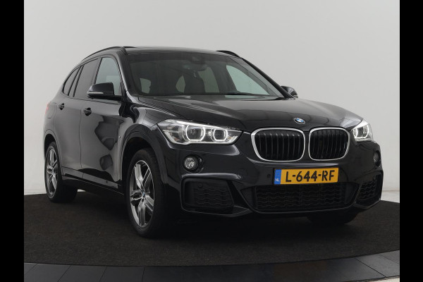 BMW X1 sDrive20i M Sport | Panoramadak | Stoelverwarming | Trekhaak | Head-Up | Harman/Kardon | Carplay | Camera | Sportstoelen | Full LED | Navigatie | Climate control