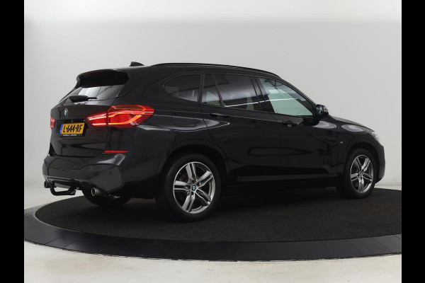 BMW X1 sDrive20i M Sport | Panoramadak | Stoelverwarming | Trekhaak | Head-Up | Harman/Kardon | Carplay | Camera | Sportstoelen | Full LED | Navigatie | Climate control
