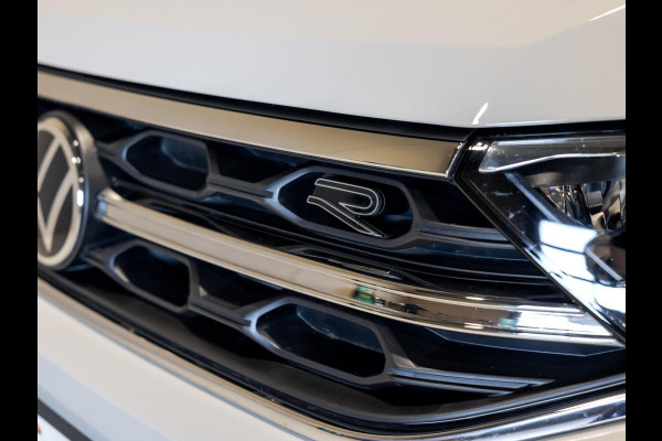 Volkswagen T-Roc 1.5 TSI R-Line Blackstyle / 150pk / Stoel en stuur verwarming / Achteruitrij camera / Keyless /