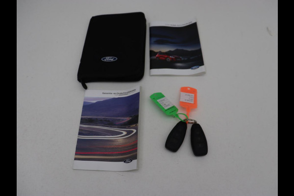 Ford Kuga 2.5 PHEV ST-Line | Trekhaak | Adaptive cruise | Carplay | 360 Camera | Navigatie | Park Assist | Dodehoek detectie | Keyless | Climate control | Bluetooth