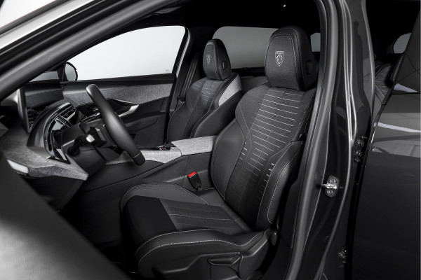 Peugeot 5008 1.2 Hybrid 145 GT 7p.- Automaat | Dig. Cockpit | Adapt. Cruise | Stoel-+Stuurverw. | PDC | Camera | NAV + APP. Connect | ECC | Elek. Klep | DAB | LM 19" | 0384