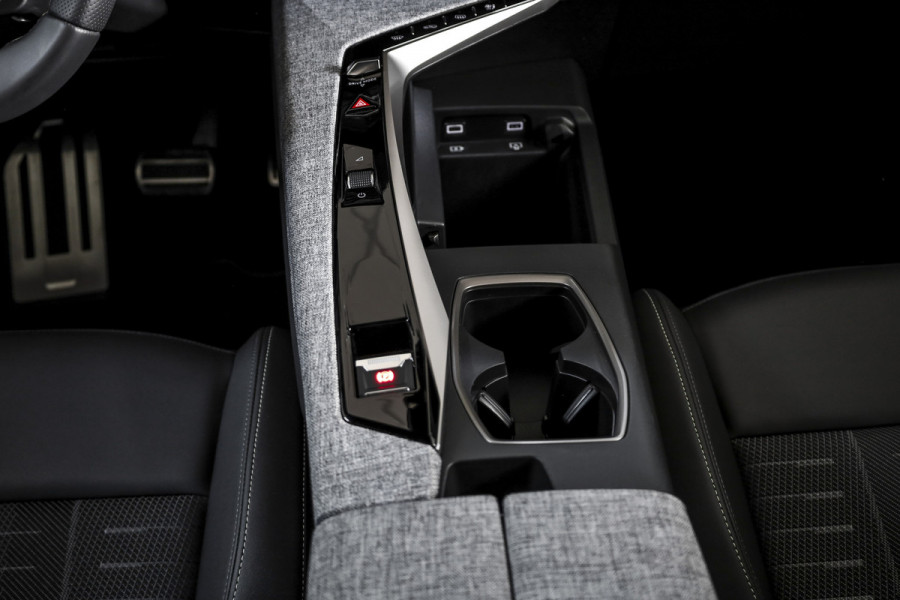 Peugeot 5008 1.2 Hybrid 145 GT 7p.- Automaat | Dig. Cockpit | Adapt. Cruise | Stoel-+Stuurverw. | PDC | Camera | NAV + APP. Connect | ECC | Elek. Klep | DAB | LM 19" | 0384