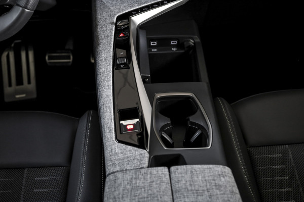 Peugeot 5008 1.2 Hybrid 145 GT 7p.- Automaat | Dig. Cockpit | Adapt. Cruise | Stoel-+Stuurverw. | PDC | Camera | NAV + APP. Connect | ECC | Elek. Klep | DAB | LM 19" | 0384
