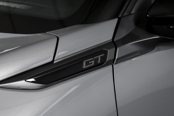 Peugeot 2008 1.2 Hybrid 145 GT - Automaat | Alcantara Pack | Drive Assist Pack | Dig. Cockpit | Adapt. Cruise | Stoelverw. | PDC | Camera | NAV + App. Connect | ECC | DAB | LM 17" | 7654