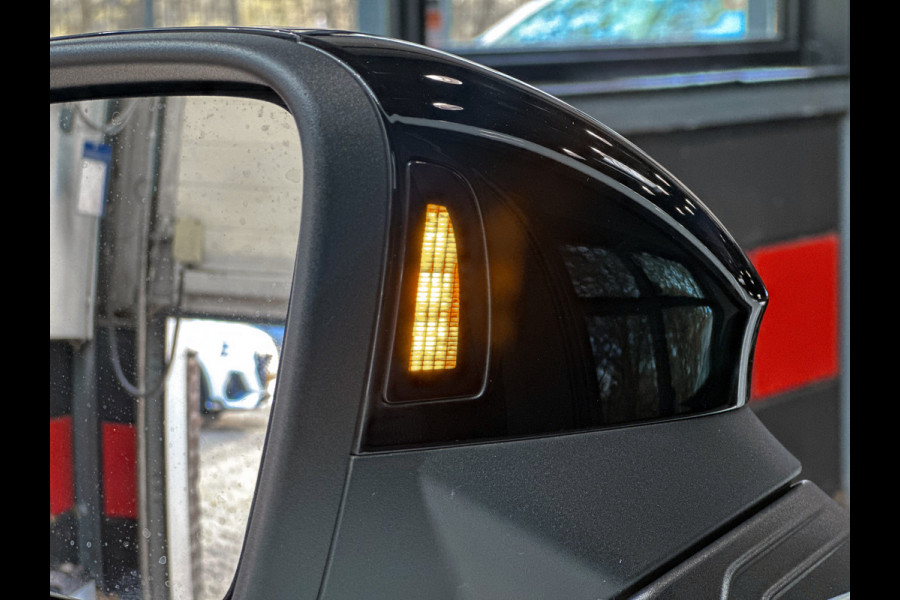 Volkswagen Golf 2.0 TSI R 4Motion |Akrapovic|H/K|Panorama|Camera|Sfeer