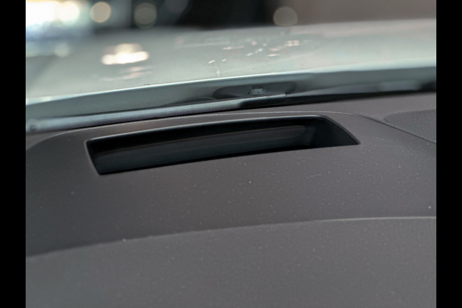 Volkswagen Golf 2.0 TSI R 4Motion |Akrapovic|H/K|Panorama|Camera|Sfeer