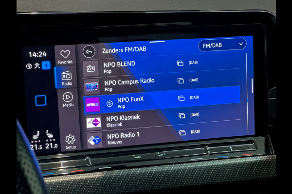 Volkswagen Golf 2.0 TSI R 4Motion |Akrapovic|H/K|Panorama|Camera|Sfeer