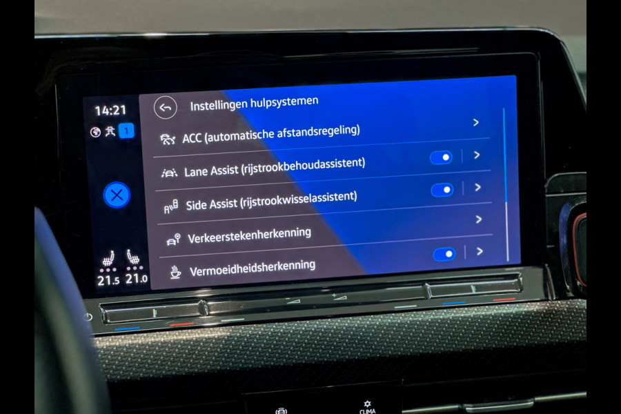 Volkswagen Golf 2.0 TSI R 4Motion |Akrapovic|H/K|Panorama|Camera|Sfeer