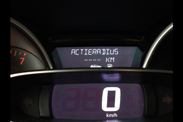 Renault Clio Estate 0.9 TCe LIMITED + NAVIGATIE | LMV | PRIVACY GLASS | CRUISE CONTROL