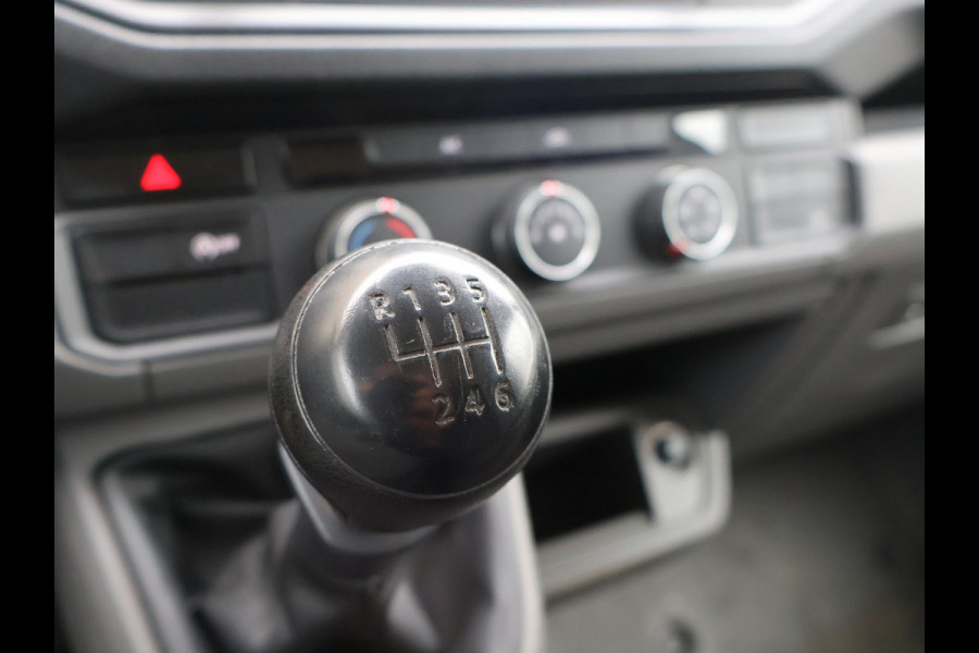 Volkswagen Crafter 35 2.0 TDI 140 PK EURO 6 BAKWAGEN MEUBELBAK + APPLE CARPLAY | AIRCO | GEVEERDE STOEL