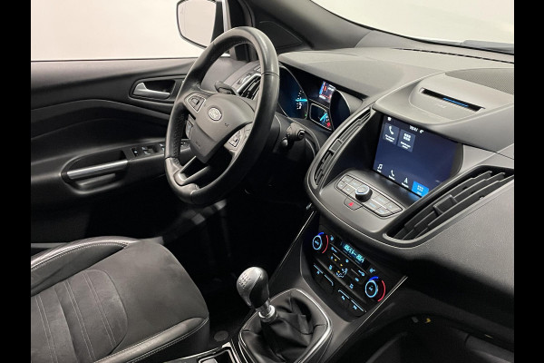 Ford Kuga 1.5 EcoBoost ST Line Trekhaak Navigatie Parkeersensoren Park Assist Cruise Control Xenon Climate Control Lichtmetalen velgen Getinte ramen