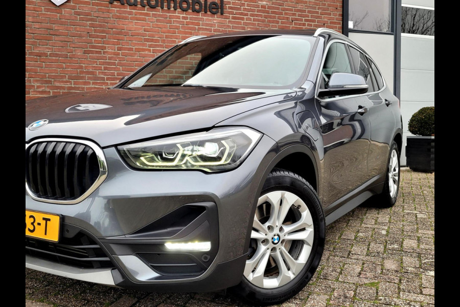 BMW X1 XDrive25e Pano, Camera, HUD, Leer, High Executive