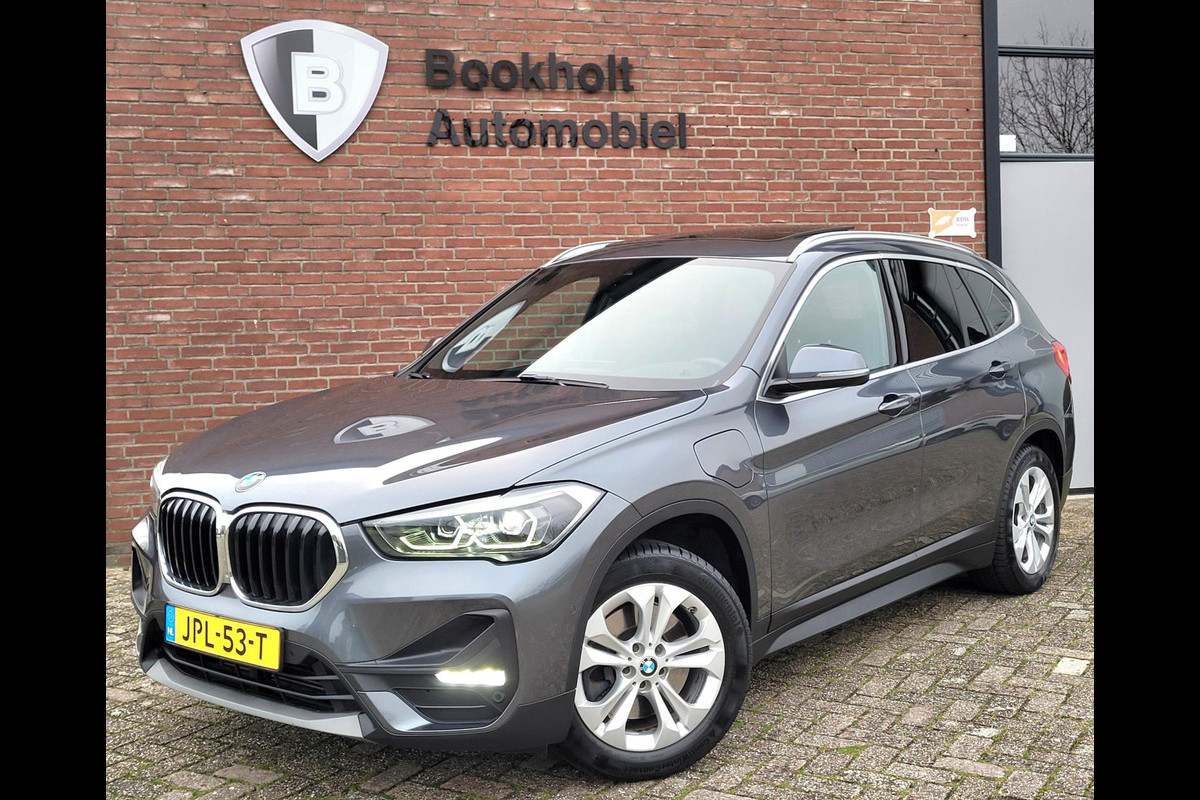BMW X1 XDrive25e Pano, Camera, HUD, Leer, High Executive