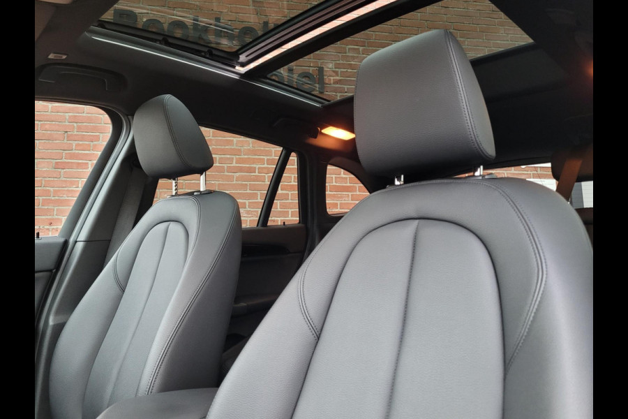 BMW X1 XDrive25e Pano, Camera, HUD, Leer, High Executive