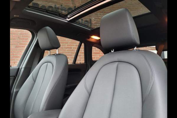 BMW X1 XDrive25e Pano, Camera, HUD, Leer, High Executive