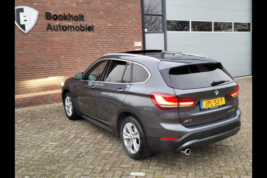 BMW X1 XDrive25e Pano, Camera, HUD, Leer, High Executive