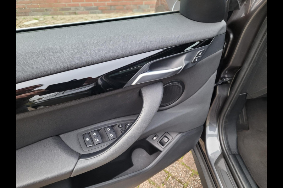 BMW X1 XDrive25e Pano, Camera, HUD, Leer, High Executive